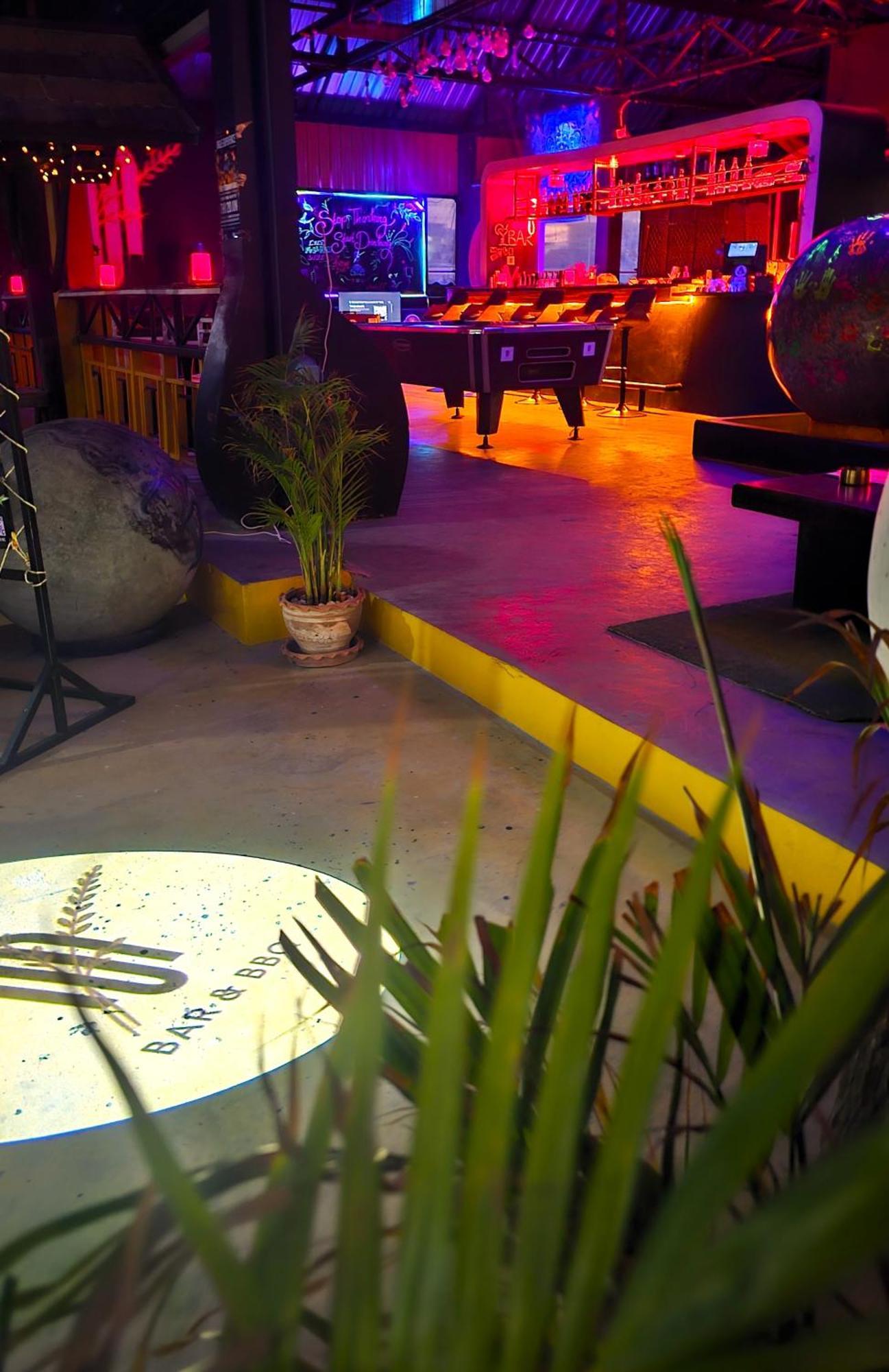 Mbar Hostel Хаад Рин Экстерьер фото