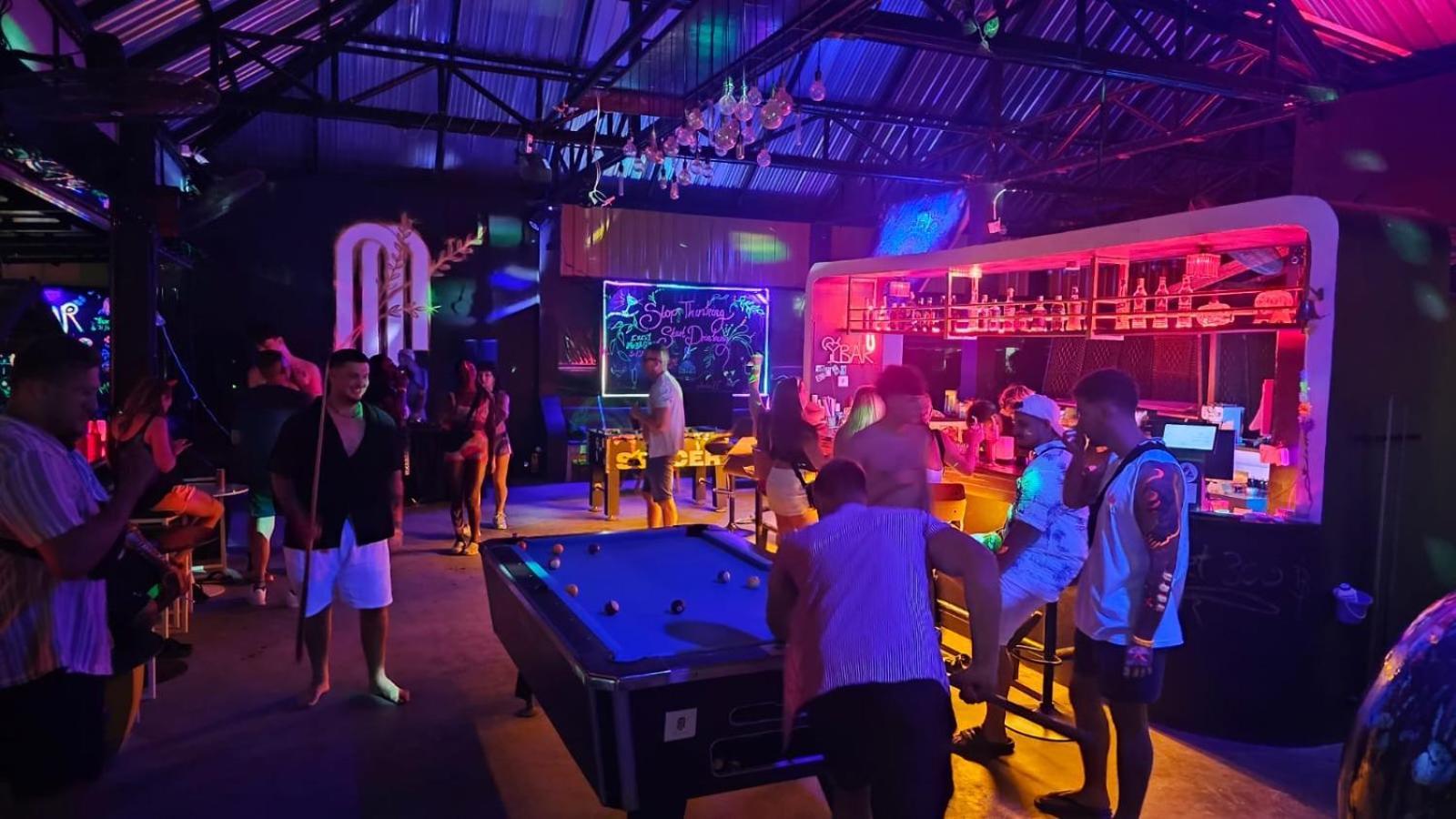 Mbar Hostel Хаад Рин Экстерьер фото
